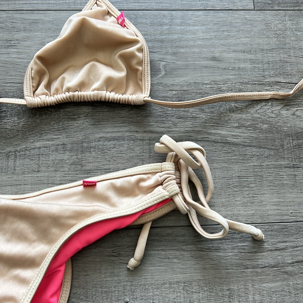 Bikinis - Picture 4 of 8